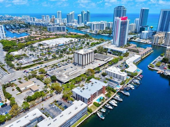 2300 Diana 203, Hallandale Beach FL 33009