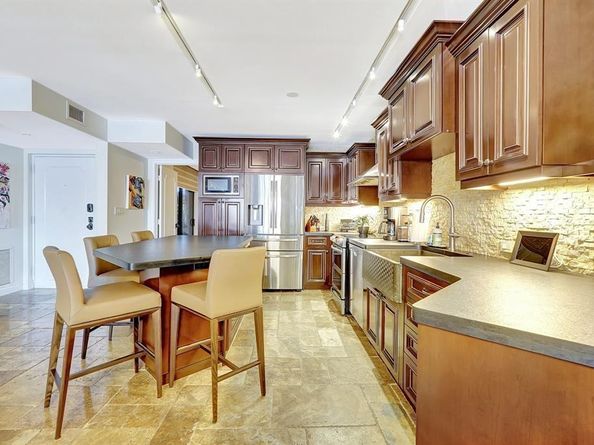 2300 Diana 203, Hallandale Beach FL 33009
