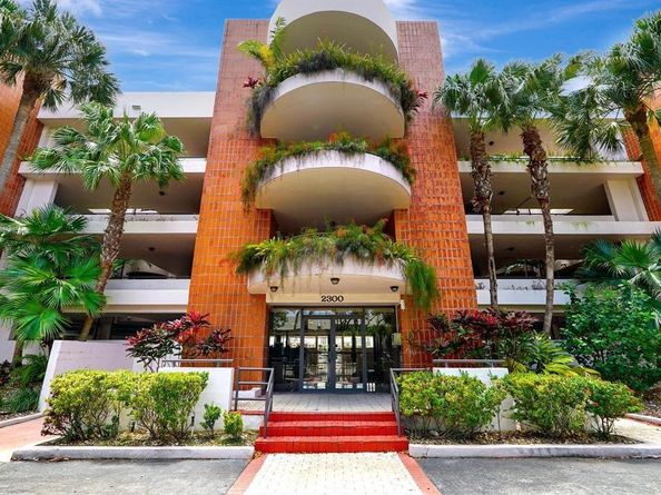 2300 Diana 203, Hallandale Beach FL 33009