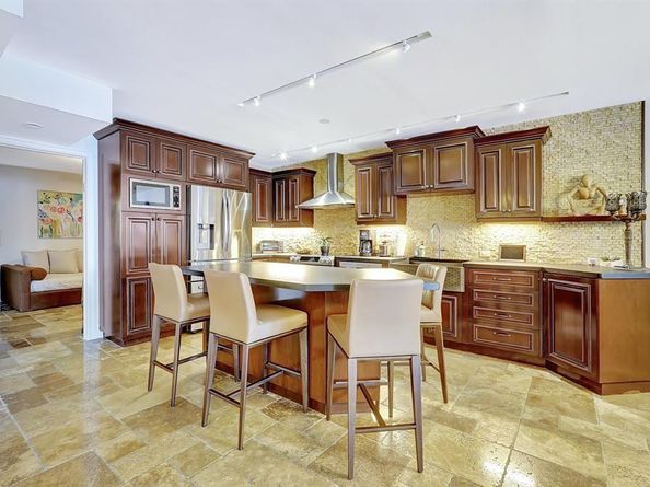 2300 Diana 203, Hallandale Beach FL 33009