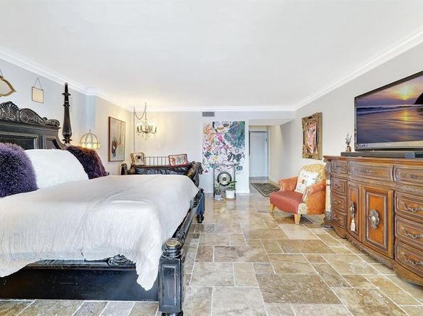 2300 Diana 203, Hallandale Beach FL 33009