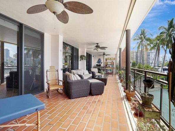 2300 Diana 203, Hallandale Beach FL 33009