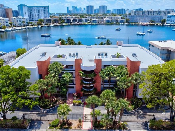 2300 Diana 203, Hallandale Beach FL 33009
