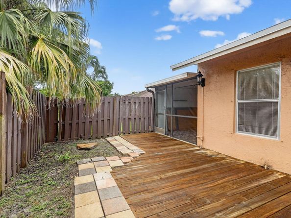 5668 Waltham Way, Lake Worth FL 33463