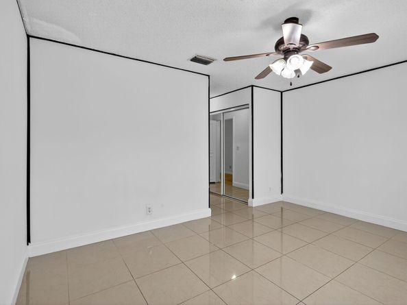 5668 Waltham Way, Lake Worth FL 33463
