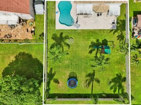 930 Greenbriar Ave, Davie FL 33325