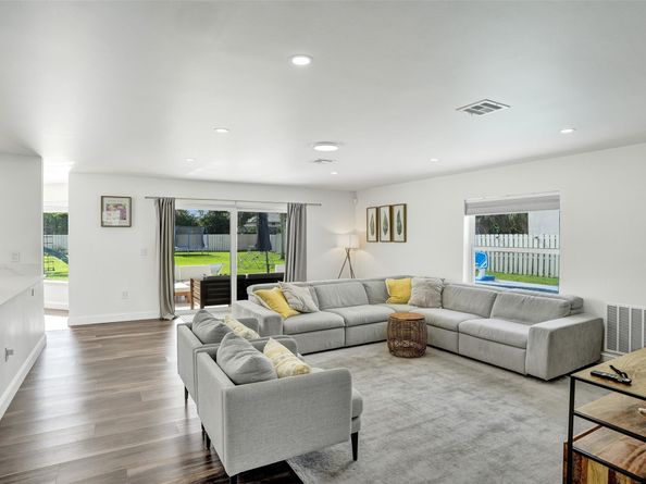 930 Greenbriar Ave, Davie FL 33325