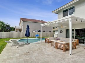 930 Greenbriar Ave, Davie FL 33325
