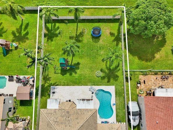 930 Greenbriar Ave, Davie FL 33325