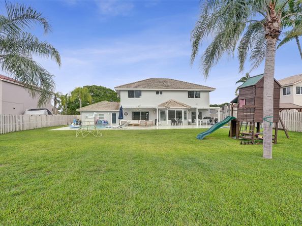 930 Greenbriar Ave, Davie FL 33325