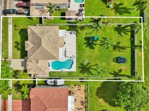 930 Greenbriar Ave, Davie FL 33325