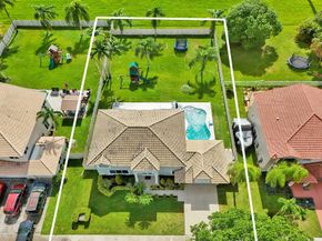 930 Greenbriar Ave, Davie FL 33325