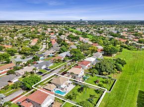 930 Greenbriar Ave, Davie FL 33325