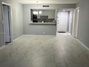 230 Lakeview Drive 209, Weston FL 33326