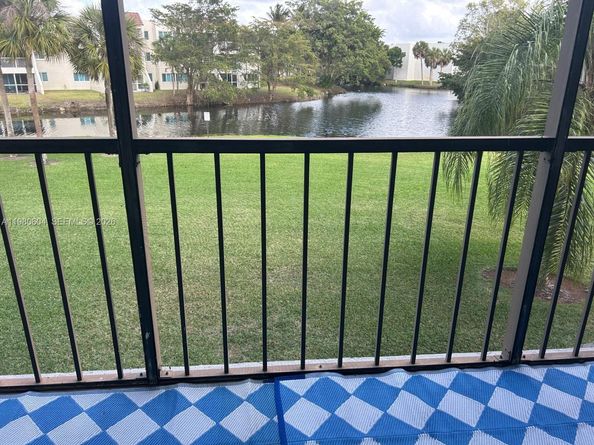 230 Lakeview Drive 209, Weston FL 33326
