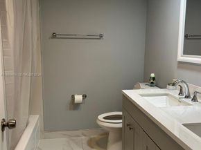 230 Lakeview Drive 209, Weston FL 33326