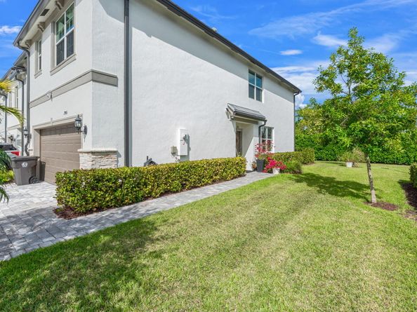 2906 Olivia Avenue, Lauderdale Lakes FL 33311