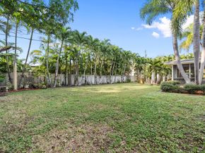 8 Bell Lane, Palm Springs FL 33406