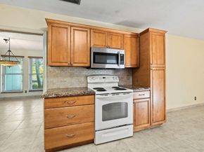 8 Bell Lane, Palm Springs FL 33406