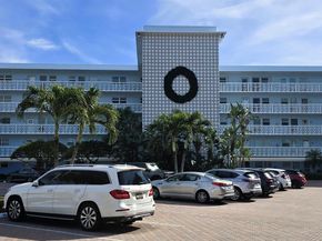 60 Yacht Club Drive 103, North Palm Beach FL 33408