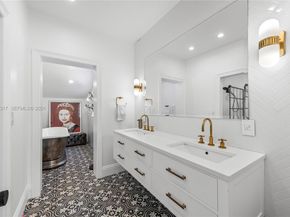 5236 Pine Tree Drive, Miami Beach FL 33140