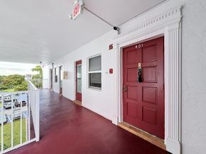 4270 NW 40th Street 401, Lauderdale Lakes FL 33319