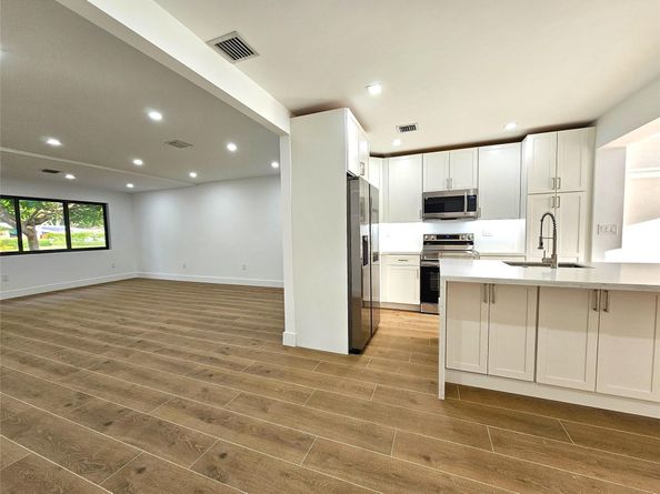 1561 SW 23rd Ave, Fort Lauderdale FL 33312