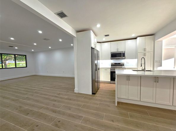 1561 SW 23rd Ave, Fort Lauderdale FL 33312