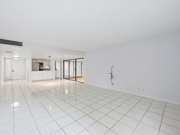 1660 Twelve Oaks Way 205, North Palm Beach FL 33408