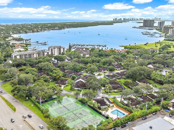 1660 Twelve Oaks Way 205, North Palm Beach FL 33408