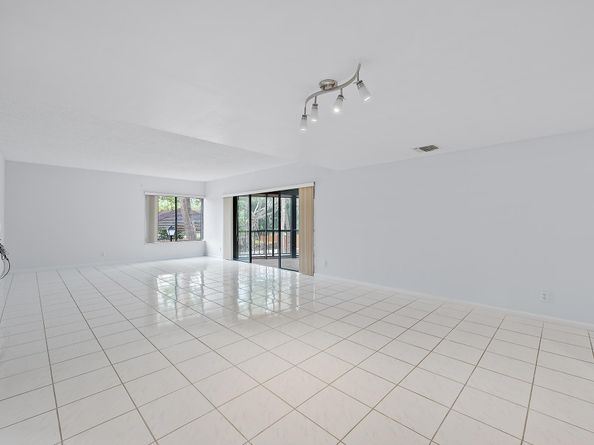 1660 Twelve Oaks Way 205, North Palm Beach FL 33408