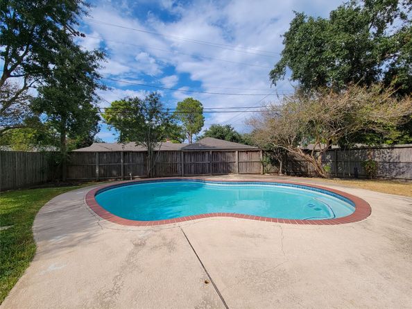 5402 Ariel Street, Houston TX 77096