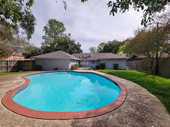 5402 Ariel Street, Houston TX 77096