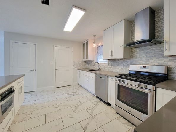 5402 Ariel Street, Houston TX 77096