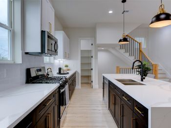 1306 Evelyn Street