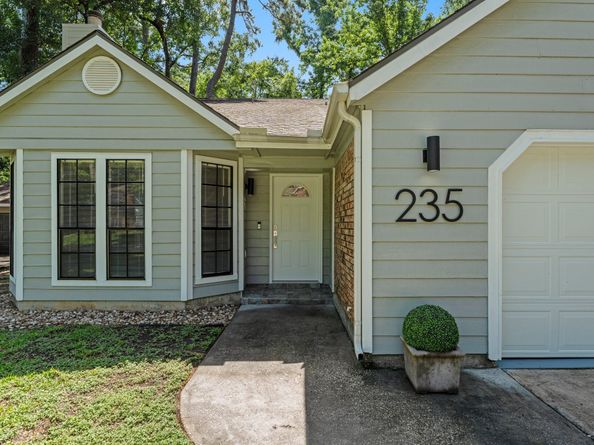 235 E Rainbow Ridge Circle, The Woodlands TX 77381