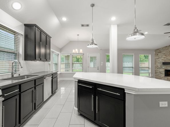 8146 Laughing Falcon Trail, Conroe TX 77385