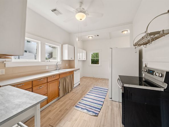 1710 White Oak Drive, Houston TX 77009