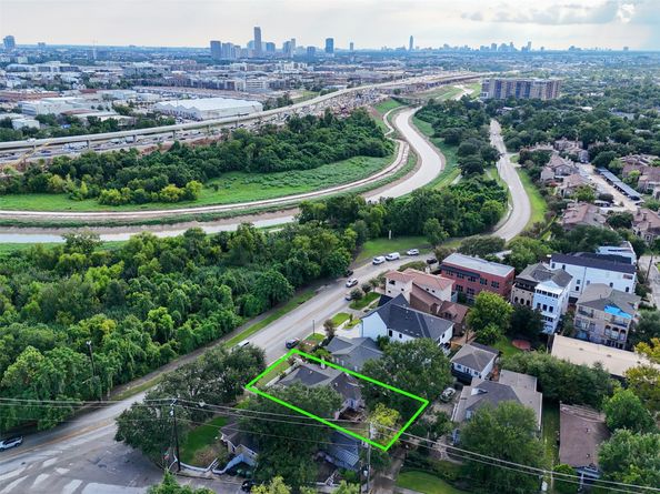 1710 White Oak Drive, Houston TX 77009