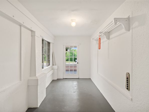 1710 White Oak Drive, Houston TX 77009