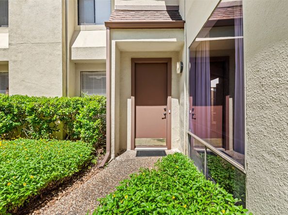 2409 Bering Drive 24, Houston TX 77057