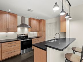 2409 Bering Drive 24, Houston TX 77057