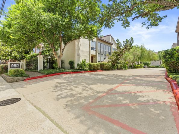 2409 Bering Drive 24, Houston TX 77057