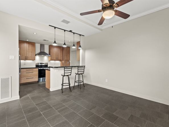 2409 Bering Drive 24, Houston TX 77057
