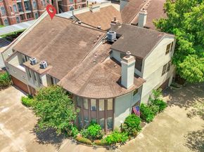 2409 Bering Drive 24, Houston TX 77057