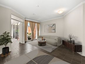 2409 Bering Drive 24, Houston TX 77057