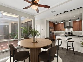 2409 Bering Drive 24, Houston TX 77057