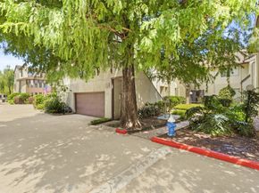 2409 Bering Drive 24, Houston TX 77057