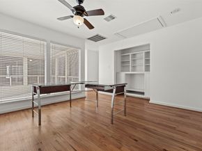 2409 Bering Drive 24, Houston TX 77057
