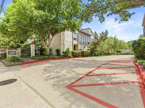 2409 Bering Drive 24, Houston TX 77057